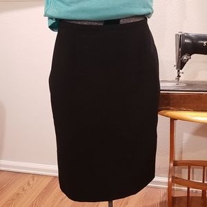 Calvin Klein Size 4 Black Straight Skirt
